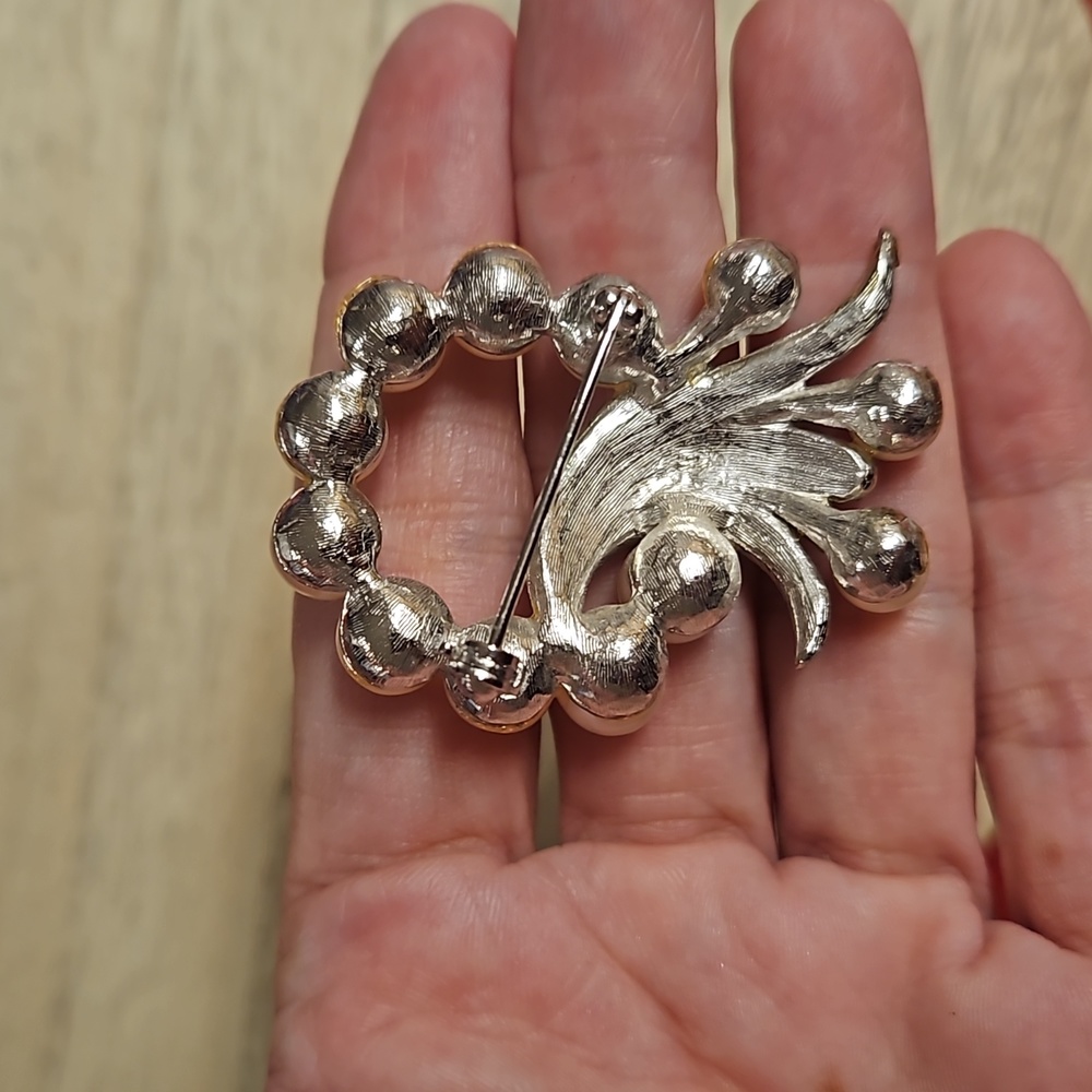 Vintage silver tone pearl and clear rhinestone brooch unsigned beauty - Picture 2 of 5